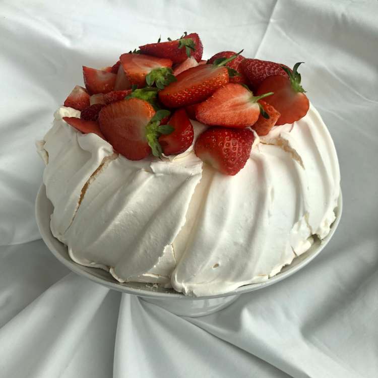 Learn how to make meringue with your food mixer in this online cooking class